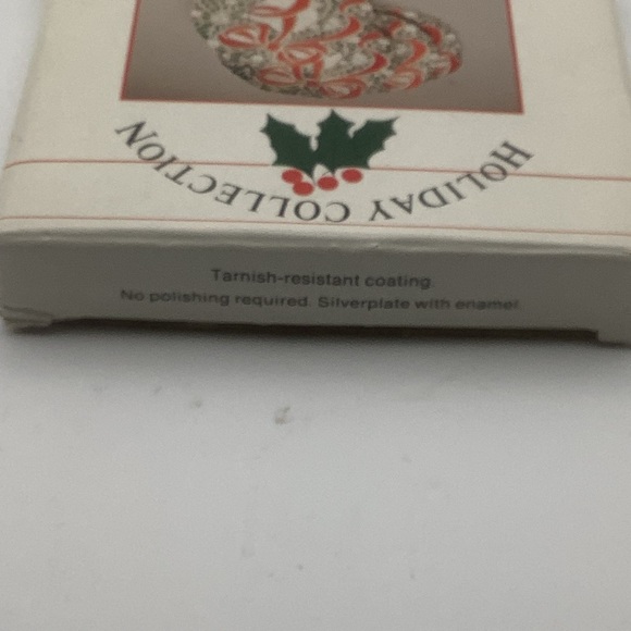 Vintage 1986  Set of Four Oneida Silver Holiday Wreath Coasters - Picture 8 of 9